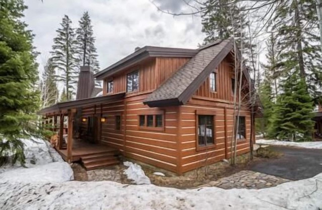 Beautiful Chalet|Private Hot Tub, Wood Fireplace