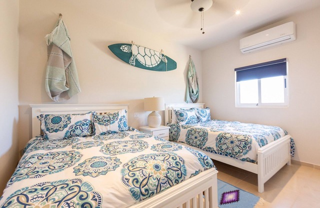 Beautiful condo with private rooftop - only 2 minute walk from the beach!