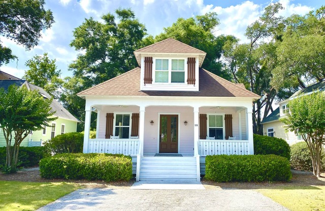 Beautiful Cottage on Hilton Head Island, Pink
