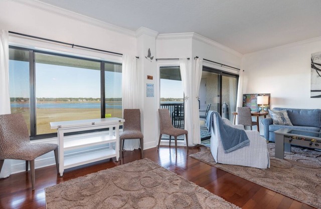 Beautiful condo overlooking Broad Creek. Pet friendly!