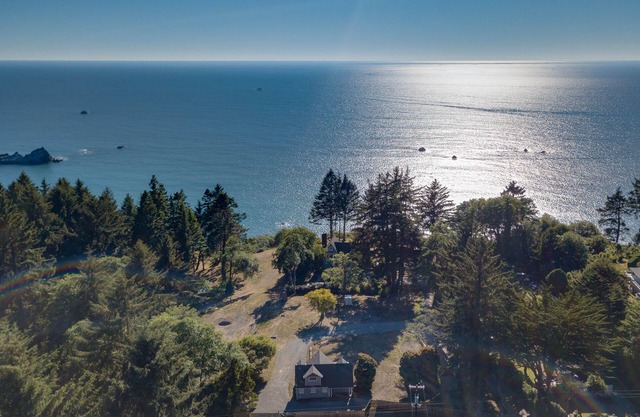 Belle cabane côtière avec vue sur l'oc��an, terrasse privée, bain à remous et barbecue!