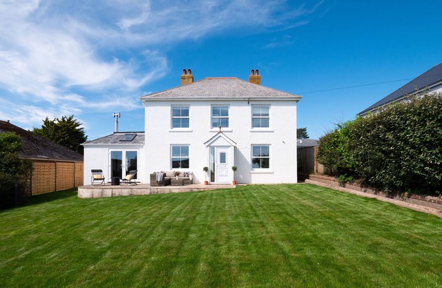 Beautiful Coastal House, 10 min walk to the beaches & SW Coast Path