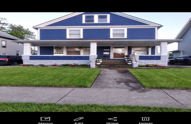 Beautiful colonial 15 minutes from downtown and all major hospitals