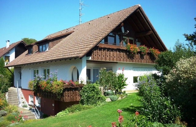 Bonito y confortable apartamento en una zona tranquila cerca del lago natural para nadar