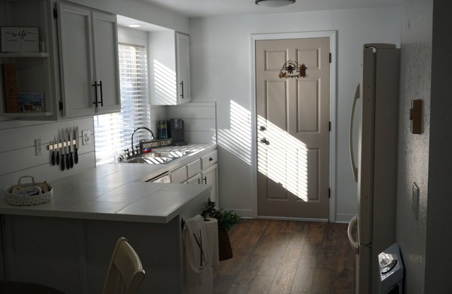 Beautiful Condo Close to Downtown