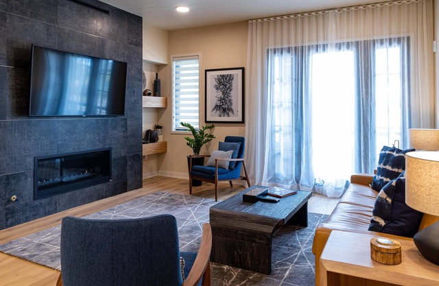 Beautiful Condo| Great Plaza view PET FRIENDLY