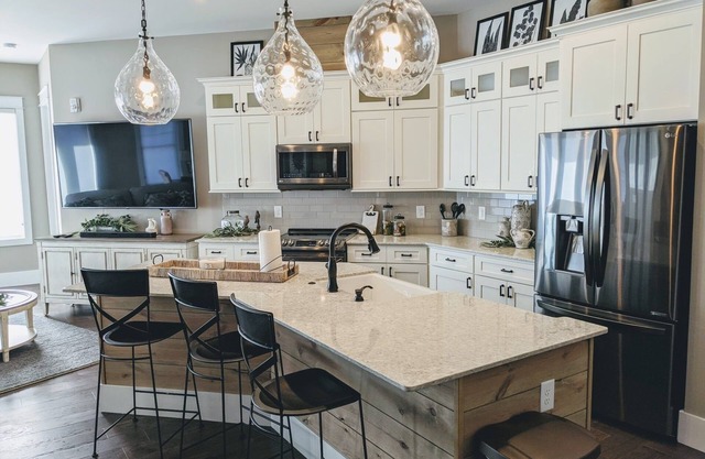 Magnifique condo neuf au centre-ville de Blue Ridge!