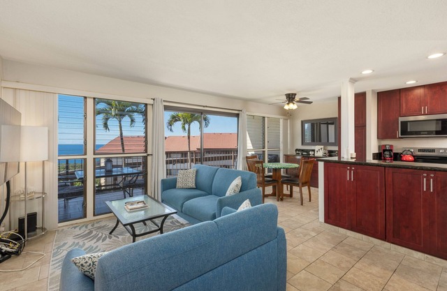 🌴Beautiful condo located at higher elevations, Expansive Ocean Views🌴