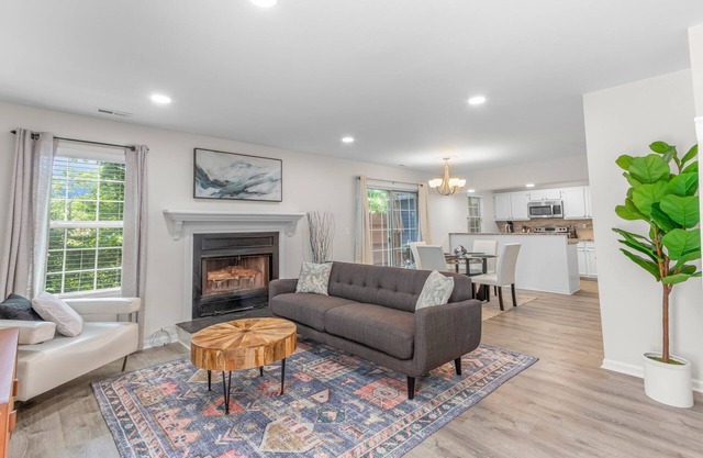 Beautiful Condo in Town Center