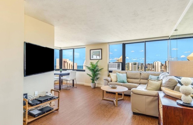 Beautiful condo vacation rental at Windsor Waikiki 30 nights minimum