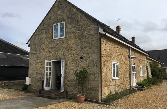Belle étable de pierre du XVIIème siècle convertie au coeur de l'île de Wight