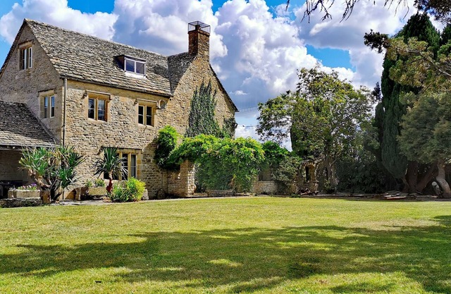 Belle ferme des Cotswolds avec des éléments d'époque, un magnifique jardin, près de la Tamise supérieure, près de plusieurs jolis villages.