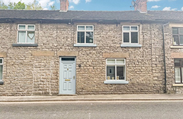 Beautiful Cottage in Heart Of Peak District Village Close to Amenities