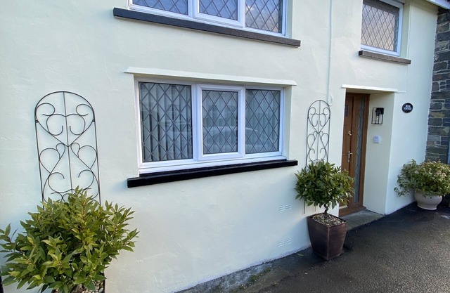 Beautiful cottage in the heart of Rhayader with riverside views ( pet friendly)