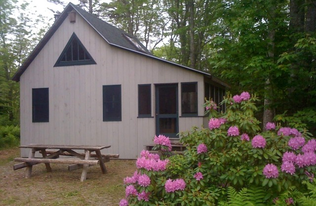 Magnifique chalet dans les bois, au calme, à proximité de la plage et State Park