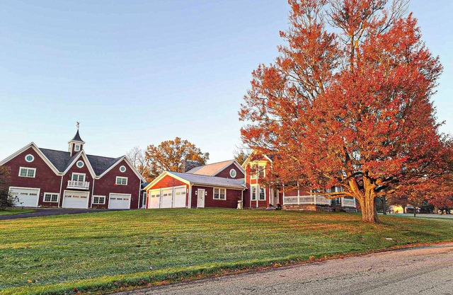 Beautiful country estate perfect for small weddings, retreats & large families!