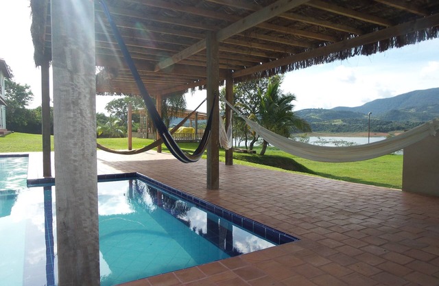 Beautiful Country Houses. Access to the dam via the property, Heated swimming pool,