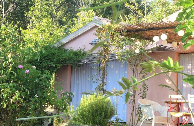 Belle maison de campagne sur Demeterhof avec piscine naturelle dans un paysage vallonné