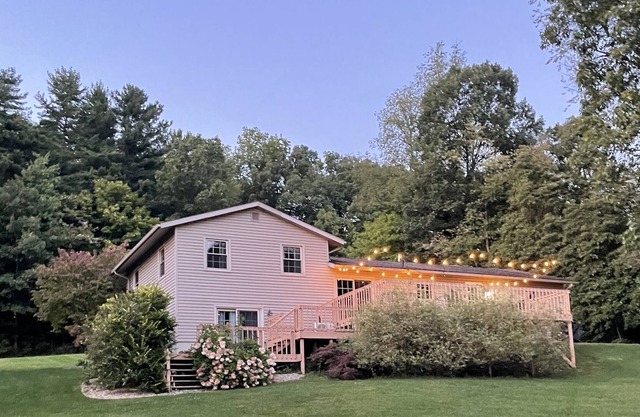 Beautiful country side house near Mohican-Mid Ohio sports-Snowtrails
