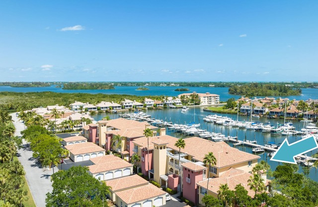 Beautiful & Cozy Vero Beach Condo - over looking the marina of Grand Harbor