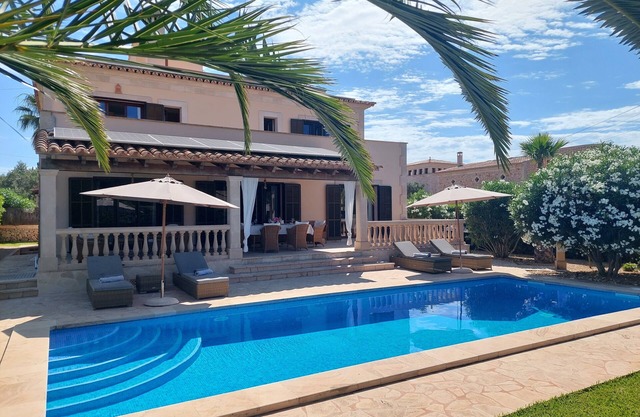 belle villa confortable dans le quartier chic de Sa Torre, piscine, vue mer, cheminée, chauffage central