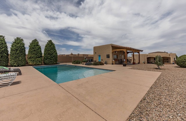 Belle Casita au bord de la piscine