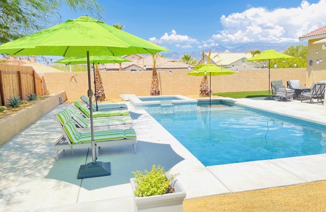 Beautiful Desert Retreat - Salt Water Pool & Spa