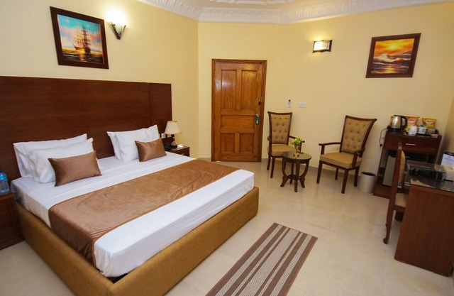 Beautiful Deluxe King Room, Fully Furnished.