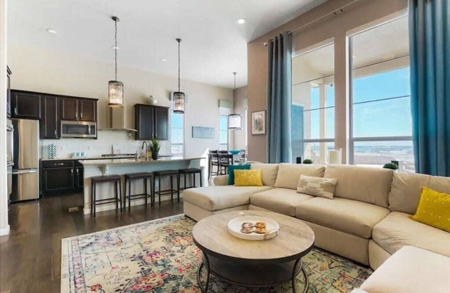 Beautiful Denver Home, Mountains, Great Views, Large Home