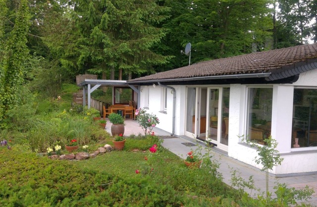 Belle maison de vacances indépendante avec un emplacement ensoleillé et une vue panoramique