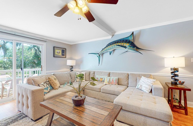 Dog-friendly condo with full kitchen