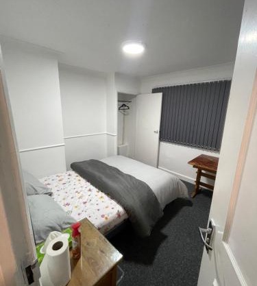Beautiful En suite Double Room with toilet and washroom R3