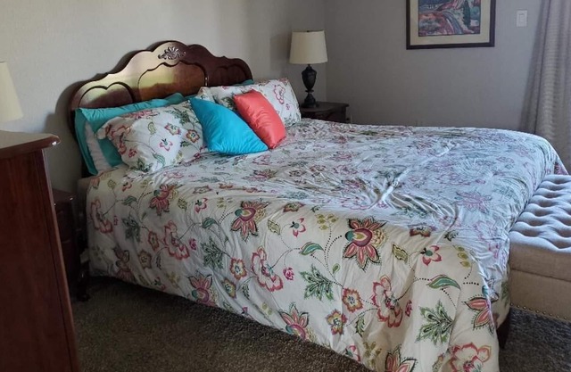 Beautiful End unit Villa with lots of natural light. Fully stocked.