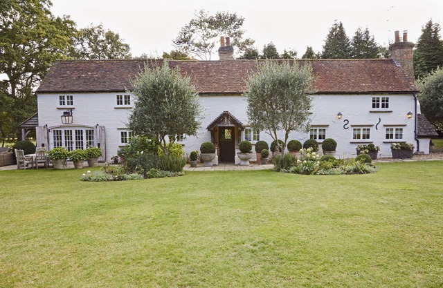 Magnifique cottage anglais à côté du magnifique parcours de golf Burhill à Surrey