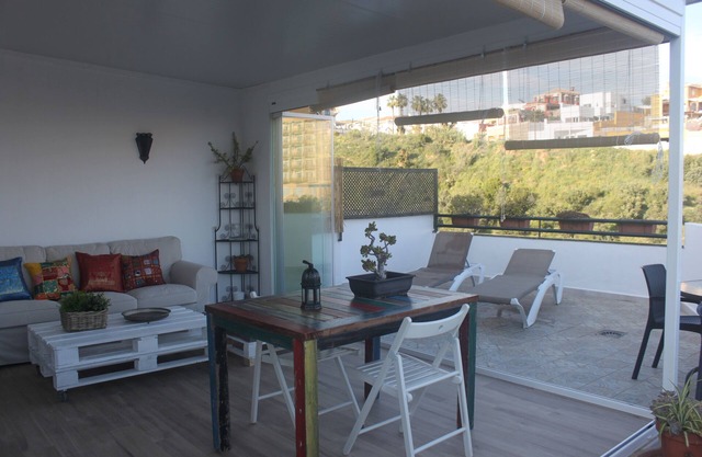 Magnifique penthouse sur la côte, avec grande terrasse, vue sur la mer et Wifi