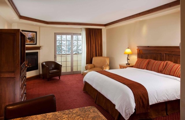 Beautiful Escape! Two Great Mountain View Units, Hot Tub, On-site Restaurants!