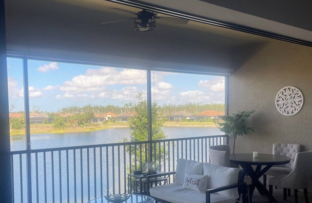 Beautiful Espalande Golf and CC Coach Home!