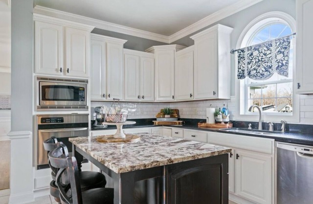Beautiful Estate boasting 5 bedrooms with views of horses and countryside!
