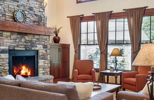Beautiful Estate Home|Gas Fireplace|Outdoor BBQ