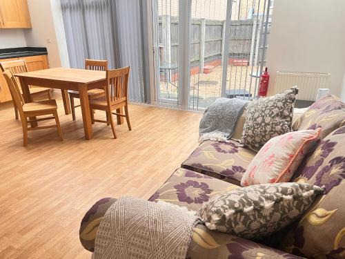 Beautiful Family 4 Bedroom Home close to Colchester Station
