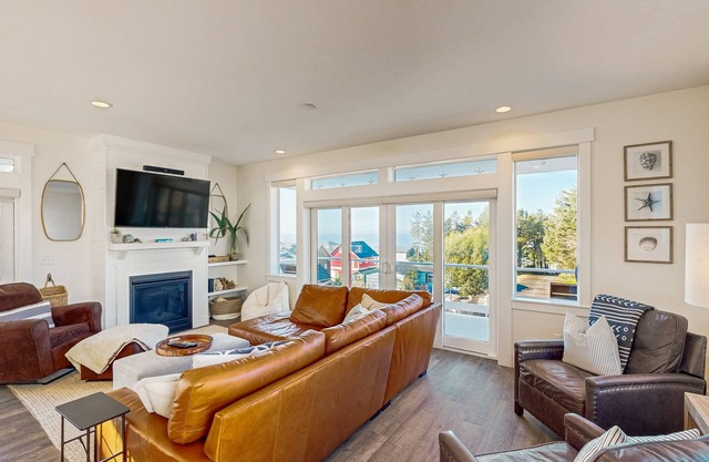 Beautiful family-friendly home with private hot tub, walk to beach, shared pool
