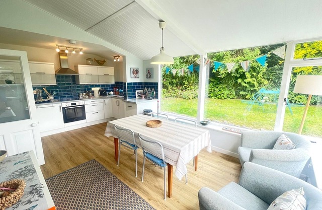 Belle Cottage Family Friendly - Village Center avec jardin clos privé
