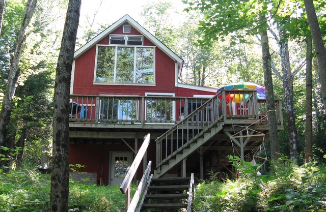 Belle, la famille Lakeside Cabane dans les bois