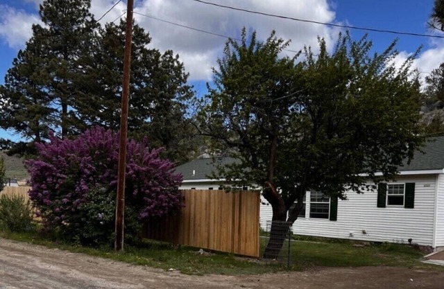 Beautiful, family friendly Lake House, 1 block from Hauser Lake