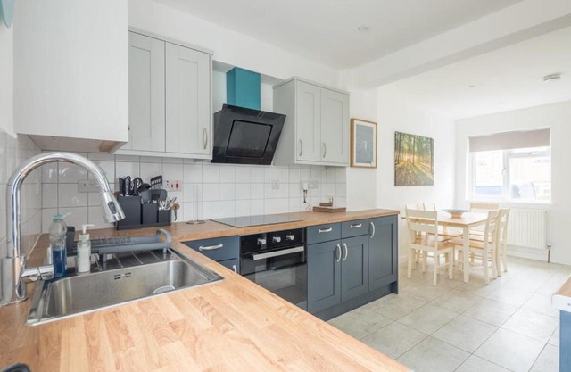 Beautiful Family Home - Near River Cam