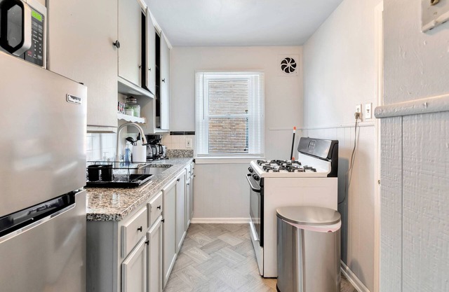 Beautiful Family Residence near Downtown Detroit