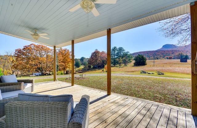 Beautiful Farmhouse w/ Pilot Mtn State Park Views!