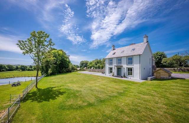 Beautiful Farmhouse Accommodation in a Country Setting | Hendre-Feinws