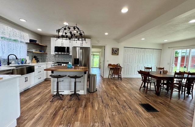 Beautiful Farmhouse! 20% discount!