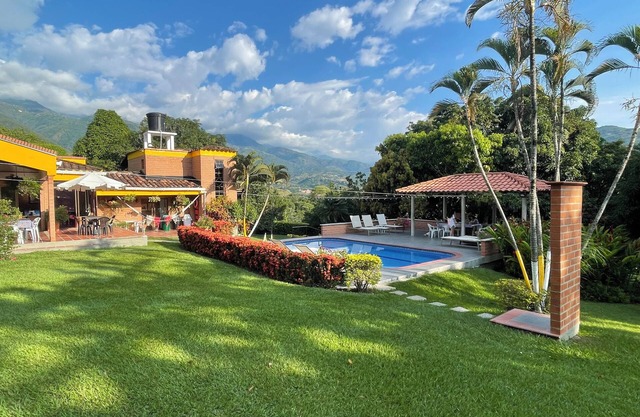 Belle Finca (Villa) en San Jeronimo, Antioquia, 40 min de Medellin